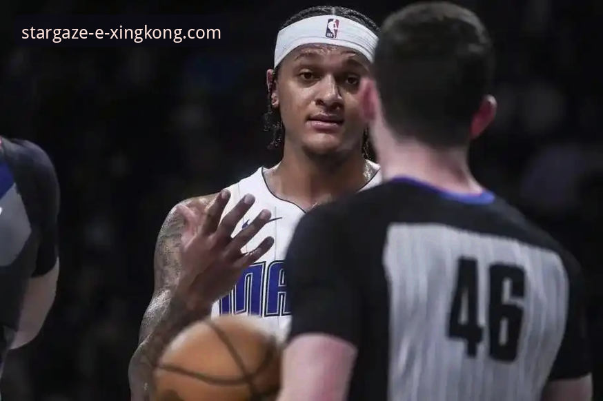 星空app官方正版 米切尔vs班凯罗:一场巨星对轰背后的战术博弈,星空app官方正版观赛体验分享